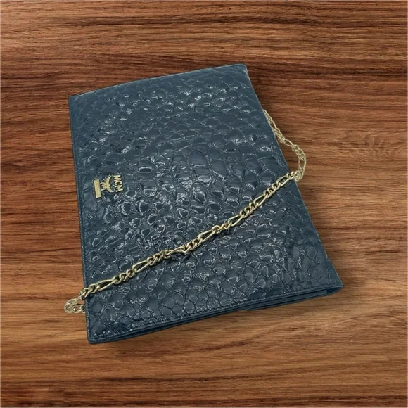 MCM Crocodile-Patterned Shoulder Bag with Gold Chain - Picture 3 of 6